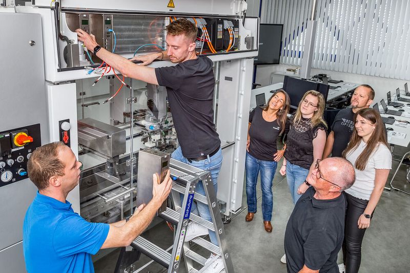 Zu den bereits vorhandenen Übungsmaschinen soll eine weitere Anlage nach modernstem Standard in das Schulungszentrum einziehen. (Bild: Gerhard Schubert GmbH)