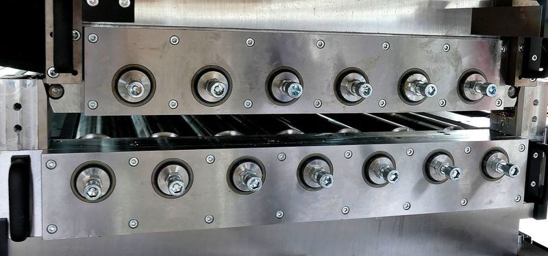 Das Richt-Kompetenzcenter ist weiter im Aufbau und es werden weitere Richtmaschinen installiert. (Bild: Kuhn)