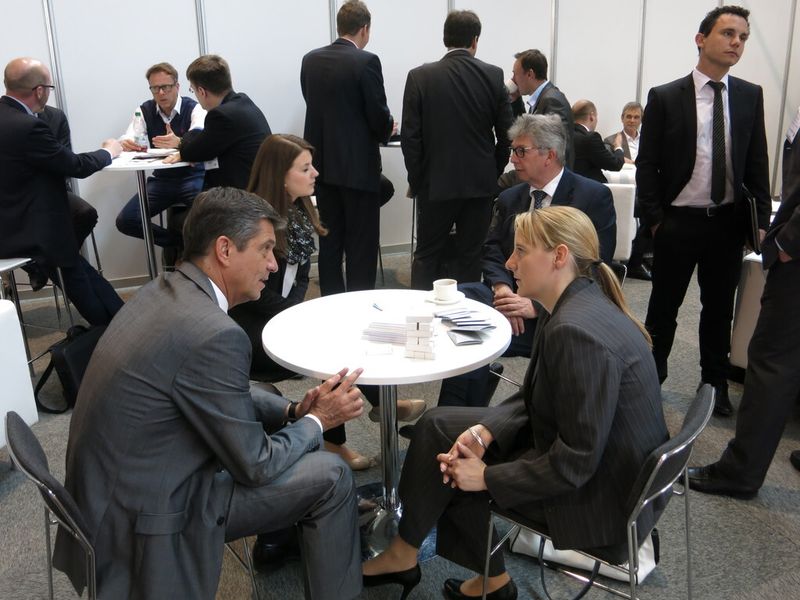 ... um sich in großer oder kleiner Runde auszutauschen ... (Bild: Reinhardt)