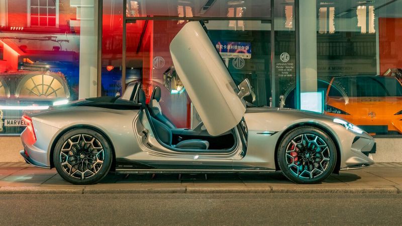 Besonders sehenswert beim Cyberster sind natürlich seine nach oben öffnenden Flügeltüren. (Bild: MG)