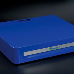 Metallgehäuse für den Einsatz in der Materialprüfung aus geschweißten und abgekanteten Blechen, mit Designstreifen aus Edelstahl und indirekter Beleuchtung: Bopla macht alle Arten von Gehäusekonstruktion möglich.