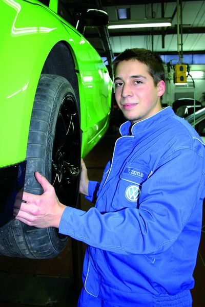 Autowelt König bildet 110 junge Leute in kaufmännischen und technischen Berufen aus. (Archiv: Vogel Business Media)