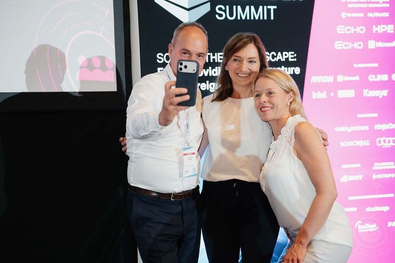 Smile – you are on camera!  (Bild: Werbefotografie Emme)