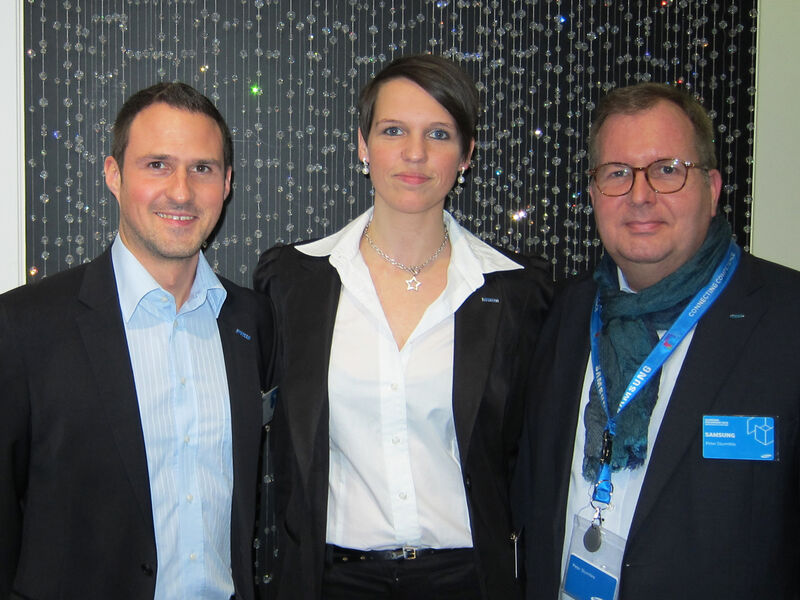 …sowie Oliver Reiter und Verena Bramer, beide von Systeam, mit Peter Sturmfels von Samsung (rechts). (Bild: IT-BUSINESS)
