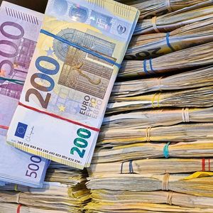 Auch Bargeld wurde von den Fahndern sichergestellt.(Bild:  Zollfahndung Essen)