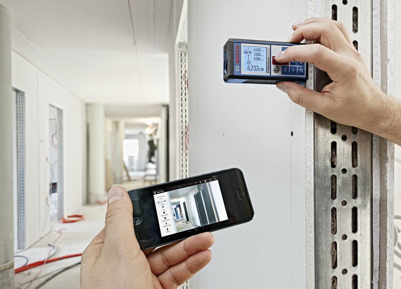 Der Laser-Entfernungsmesser GLM 100 C Professional bietet eine Schnittstelle für den Datentransfer. Mit dem Produktbereich Messtechnik ist Bosch besonders erfolgreich. (Bild: Bosch)