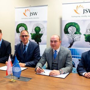 Im Rahmen der Vereinbarung werden die beiden Unternehmen zusammenarbeiten, um die Technologien und das Know-how von Thyssen Krupp in den Anlagen von JSW in Polen anzuwenden.