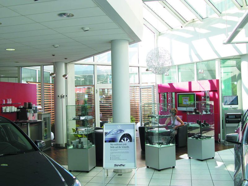 In der Kundenwartezone mit anschließendem Atrium  lässt es sich gut verweilen. (Archiv: Vogel Business Media)