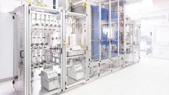 Für das Forschungsprojekt wurde eine 8-fach Bench Scale-Anlage aus dem HTE Labor in Heidelberg verwendet.(Bild:  HTE)