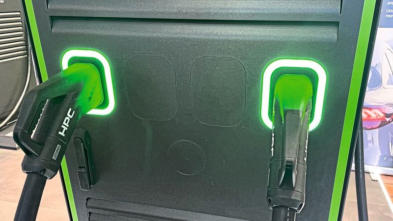 Elektrofahrzeuge sollen attraktiv werden oder bleiben. Helfen soll die Kfz-Steuerbefreiung für neu gekaufte E-Modelle.(Bild:  Grimm – VCG)