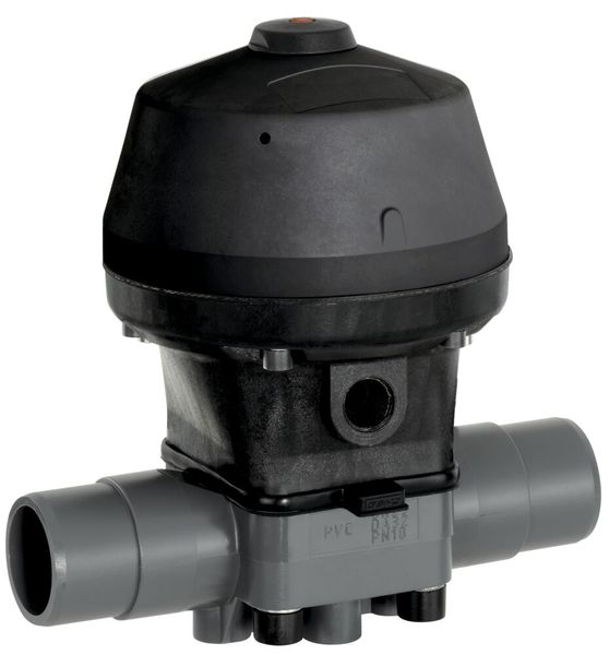 Membranventile in Kunststoff- oder als Tiefsitzventilausführung sind besonders für aggressive oder feststoffhaltige Medien geeignet. (Bild: Gemü)