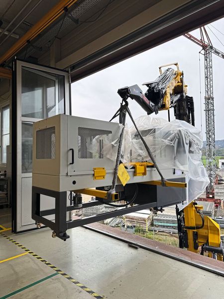 ... dotée d'une automatisation Gantry a été livrée … (Source :Josef Binkert AG)