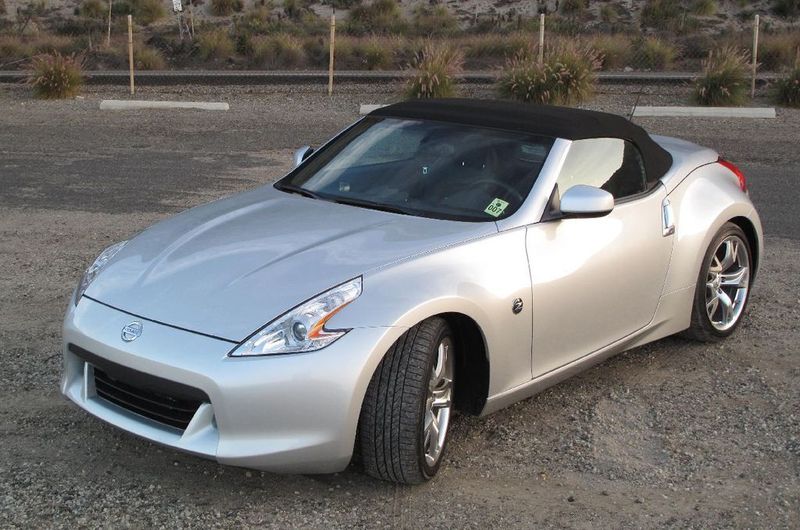 Mit einer Länge von 4.250 Millimetern ist der 370 Z 65 Millimeter kürzer als sein Vorgänger – auch der Radstand nahm um 100 Millimeter auf 2.550 Millimeter ab. (Archiv: Vogel Business Media)