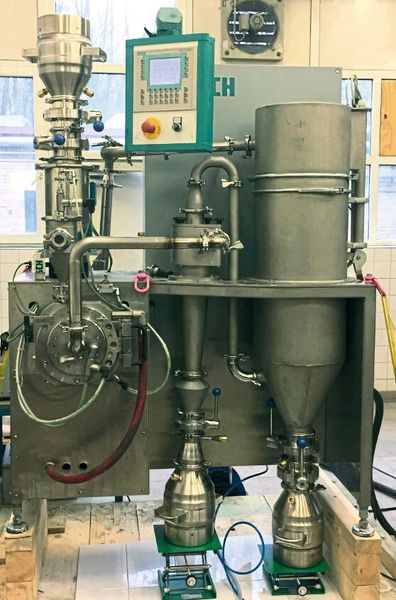 Durch das zum Patent angemeldete Verfahren der Vermahlung mit nachgeschalteter Sichtung von Seltenerdpulvern wird eine hohe Qualität der Rohstoffe für die Fertigung von Seltenerdmagneten erreicht. (Bild: Netzsch)
