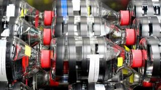 Mikrokosmen, die die chemischen Bedingungen der Deepwater Horizon-Katastrophe in Tiefenwässern nachstellen. Öl, Dispersionsmittel oder Öl-Dispersionsmittel-Gemisch mit und ohne Nährstoffe wurden zum Meerwasser aus 1200 Metern Tiefe des Golfs von Mexiko gegeben. (Bild: Sara Kleindienst)