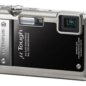 Bis zu zehn Meter kann man mit der µ-Tough8010 abtauchen.