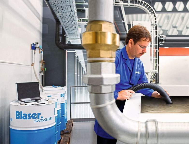 Wassermischbare Kühlschmierstoffe müssen regelmässig überwacht und gepflegt werden, um die Stabilität der Emulsion zu gewährleisten. (Blaser)