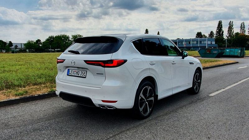 Insgesamt wirkt die Linienführung des CX-60 elegant. (Bild: Mauritz – »kfz-betrieb«)