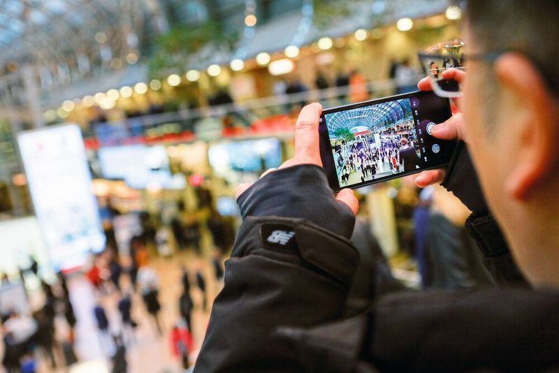 Wer auf der Compamed nach Lösungen für den digitalen Wandel sucht, muss schon genau hinschauen. Viele Zulieferer sind noch in ihren klassischen Lösungen gefangen. (Messe Düsseldorf / ctillmann)