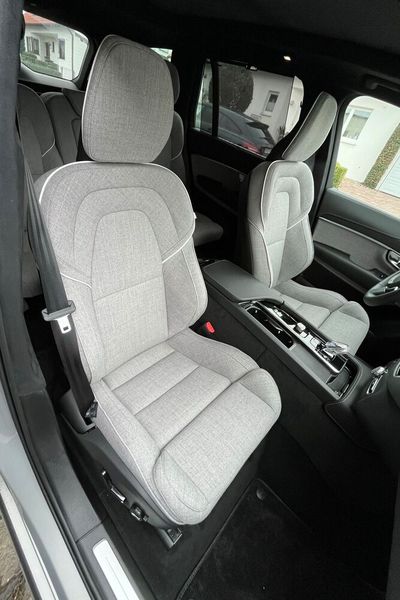 7. Die Sitze: Sie sehen nicht nur aus wie bequeme Sessel, sondern sind es auch. Der Bezug besteht aus Wolle und Polyester. Die „Tailored Wool Sportsitze“ kosten aber in Kombi mit dem Glas-Schalthebel 1.500 Euro Aufpreis. (Bild: Simon – VCG)