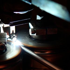 Das PWS ist ein komplettes Laserschweißsystem für Rohre und Profile mit integrierter Prozesssensorik zur Schweißspalt-Erkennung und -Verfolgung.