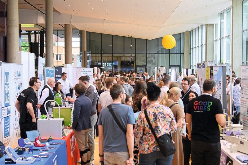 In der Halle wurden die Besucher dann von den rund 100 Ausstellern erwartet.    Mehr Infos zu den kommenden LAB-SUPPLY-Messen finden Sie auf www.lab-supply.info (Bild: Stefan Stark)