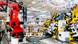 Maserati nutzt die Vorteile der Smart Factory bei der Produktion des neuen SUV Maserati Levante. (Comau)