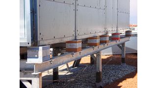 Ohne die entsprechenden dämpfenden Elemente zum Schall- und Vibrationsschutz von Geräten und Maschinen würden sich Schwingungen und Lärm negativ auf den Menschen und auch auf die Maschinen selbst auswirken. (Sahlberg)