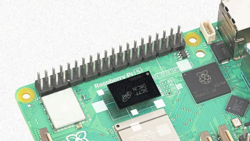Blick auf den Arbeitsspeicher des Raspberry Pi 5: Die Preise sollen nicht nur für die 2-GB-Varianten der Raspberry Pis 4 und 5 steigen.(Bild:  Raspberry Pi Foundatio)