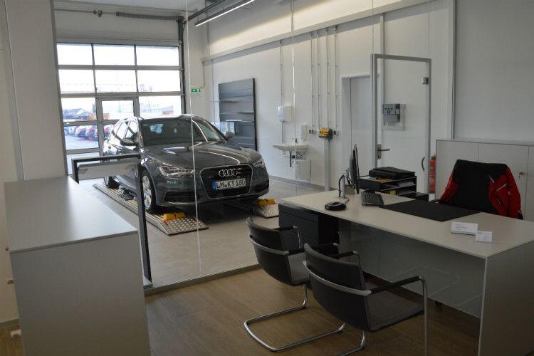 Die Annahme von Service-Aufträgen erfolgt über zwei Direktannahme-Plätze. (Foto: Achter)