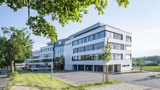 Im 2019 fertig gestellten Kunden- und Technologie Zentrum (CTC) in Detmold
arbeiten auf etwa 14.000 Quadratmetern Nutzfläche ungefähr 650 Mitarbeiter. (Bild: Weidmüller)