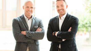 Andreas Keller und Michael Baß (v. l.) sind Geschäftsführer der Südkon Kern GmbH mit Sitz im schwäbischen Aalen-Ebnat. Das Unternehmen wurde als einer der ersten Lohnfertiger für Großteile im süddeutschen Raum gegründet und ist Bestandteil der familiengeführten Vema Group GmbH, zu der auch die Südkon Plast GmbH (technischer Handel) und die Kern Service Solutions GmbH (Industrie- und Handwerksdienstleistungen) gehören. (Bild: Südkon Kern GmbH)