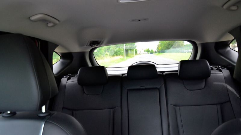 Wer im neuen Tucson auf den Rücksitzen Platz nimmt, darf sich über ausreichend Platz freuen. (Bild: Michel/»kfz-betrieb«)