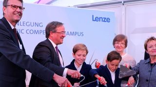 Bei der Grundsteinlegung des neuen Mechatronic Competence Campus' von Lenze. (U. Drescher/konstruktionspraxis)
