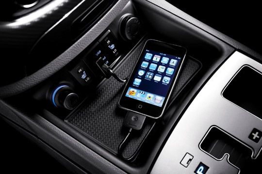 Ein Ipod-Anschluss ist mit an Bord. (Archiv: Vogel Business Media)