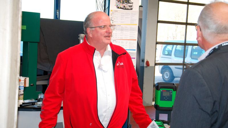 Weitere Aussteller waren Dekalin,... (Bild: Wenz|»Fahrzeug+Karosserie«)