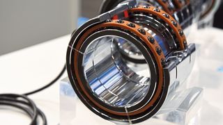 NTN stellt am Messestand auf der EMO 2019 erstmals eine Lagereinheit mit integrierter Sensorik vor. (Stefanie Michel)