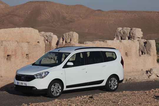 Bei der Ausstattung muss man in der Grundversion natürlich Abstriche machen. (Foto: Dacia)