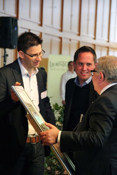 Im Gespräch (v.l.n.r.): Christian Schorndorfer (Geschäftsleitung der Würth Industrie Service), Stefan Reuss (Geschäftsleitung der Würth Industrie Service) und Prof. Dr.-Ing. Dieter Spath (Vorstandsvorsitzender der Wittenstein AG). (Bild: Würth Industrie Service)