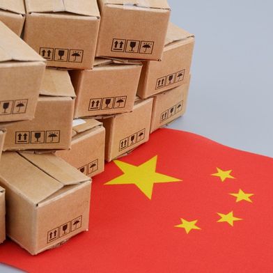 adobestock-779569923-valerii-evlakhov-dhl-jd-china-e-commerce-1000x563v1 (Bild: © Valerii Evlakhov/stock.adobe.com)