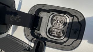 In den kommenden Jahren wird einer Prognose zufolge die Zahl der Neuwagen mit Stecker in den großen Automärkten erheblich wachsen. (Bild: Grimm – VCG)