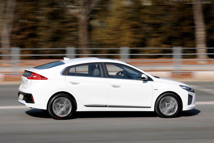Wie ein Überraschungsei ist er drei Autos in einem und kommt als Hybrid, Plug-in-Hybrid und Akku-Auto. (Hyundai)