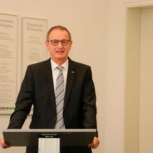  „Als Vertreter einer kleinen, aber feinen Branche“ heißt Dr. Wilfried Schäfer, Geschäftsführer des Metav-Ausrichters VDW, Messebesucher aus der Medizintechnik-Industrie anlässlich des Internationalen Metav-Presseforums am 4. Dezember 2017 vorauseilend willkommen.