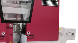 Ein Metav-Hingucker von Behringer ist die HBE411A Dynamic. Die Baureihe des Sägemaschinenspezialisten erfreut sich einer guten Erfolgsgeschichte und punktet mit serienmäßigen Features, welche die Maschine hinsichtlich der Leistungsstandards in eine andere Liga heben, wie es heißt. (Bild: Behringer)