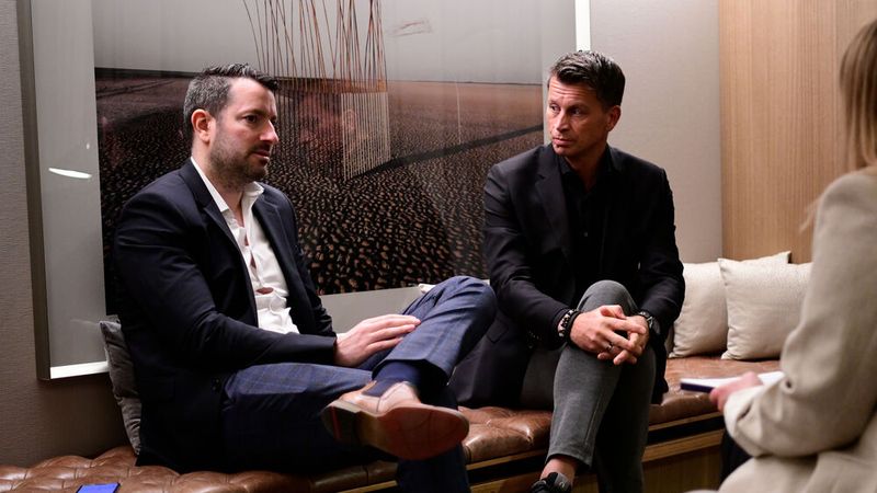 Dr. Steffen Freichel (li.), Direktor Business Operations bei Volvo Deutschland, und Herrik van der Gaag, Geschäftsführer des Kölner Importeurs, sind überzeugt, dass in den 150 deutschen Volvo-Standorten noch viel Wachstumspotenzial schlummert.(Bild:  Christian Bittmann/ Volvo)