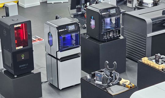 SYS Systems rozszerza działalność na druk 3D w metalu i ceramice dzięki nowemu partnerstwu Stratasys – Tritone.(Źródło: SYS Systems)