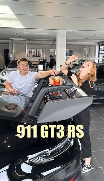 Im Mittelpunkt stehen Themen rund um die Marke Porsche und ihre Fahrzeuge und auch Alltagsthemen aus dem Betrieb der Hahn-Gruppe – und das auch mit einer gewissen Portion Humor. Die Zahl der Follower zeigt, dass sich das alles sehr gut verträgt. (Bild: VCG – Rehberg)