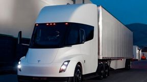 Seine Produktion hat sich zwar lange verzögert, doch nun wird der Elektro-Lkw Semi von Tesla in den USA gebaut. Wenn es nach dem Elon-Musk-Unternehemen geht, dann wird er auch bald auf Europas Straßen zu sehen sein ... (Bild: Tesla)