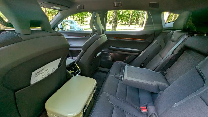 Die Insassen können sich auf den Rücksitzen über viel Beinfreiheit freuen.  (Bild: Mauritz – VCG)