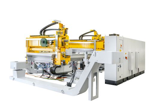 Fräsen für die Zukunft: Die neue Portalfräsmaschine von Sirtec bearbeitet Batteriekästen für Elektrofahrzeuge vollautomatisch und wird dabei von leistungsstarken SMC-Pneumatiklösungen angetrieben. Fräsen für die Zukunft: Die neue Portalfräsmaschine von Sirtec bearbeitet Batteriekästen für Elektrofahrzeuge vollautomatisch und wird dabei von leistungsstarken SMC-Pneumatiklösungen angetrieben.